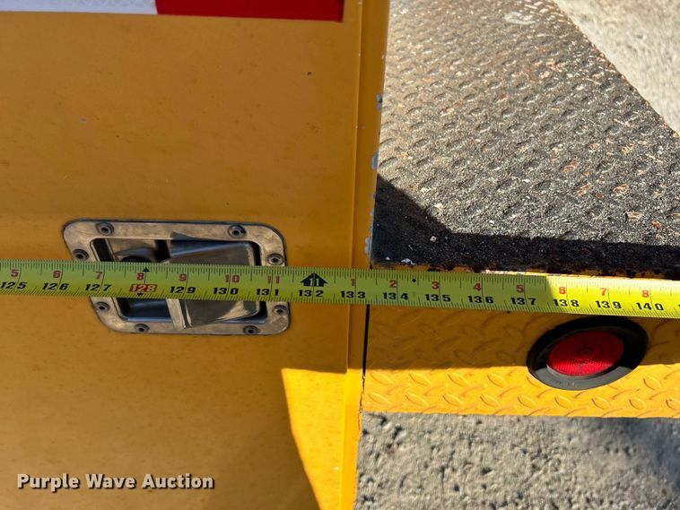 image for item EK4230 2004 International 4300 utility / service truck