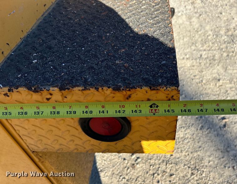 image for item EK4230 2004 International 4300 utility / service truck