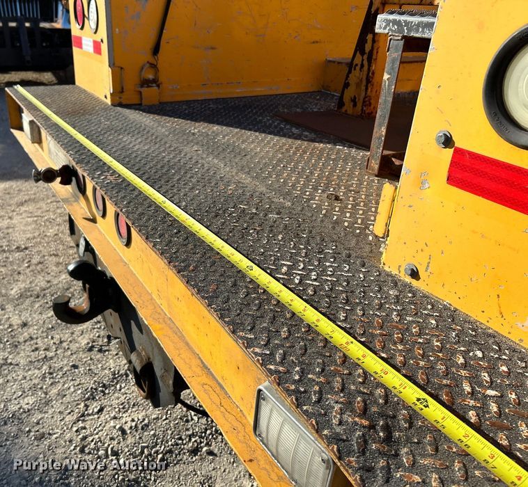 image for item EK4230 2004 International 4300 utility / service truck