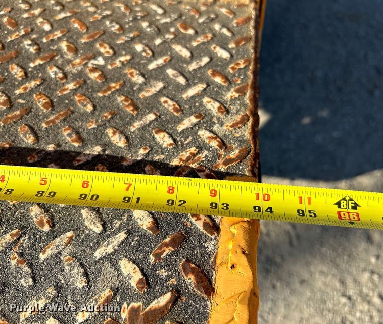 image for item EK4230 2004 International 4300 utility / service truck