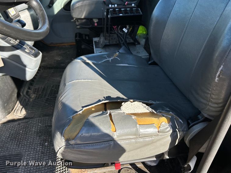 image for item EK4230 2004 International 4300 utility / service truck