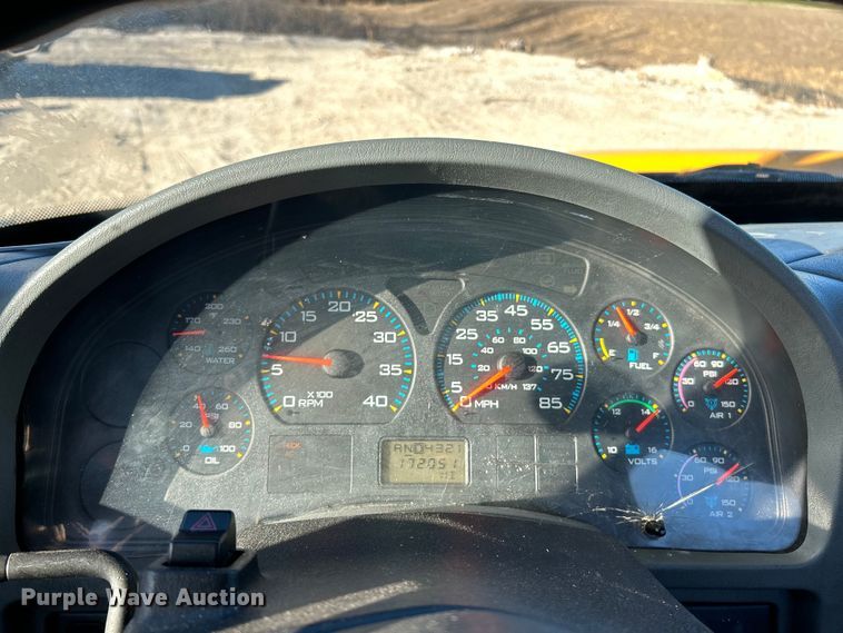 image for item EK4230 2004 International 4300 utility / service truck