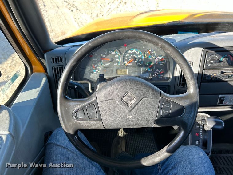 image for item EK4230 2004 International 4300 utility / service truck