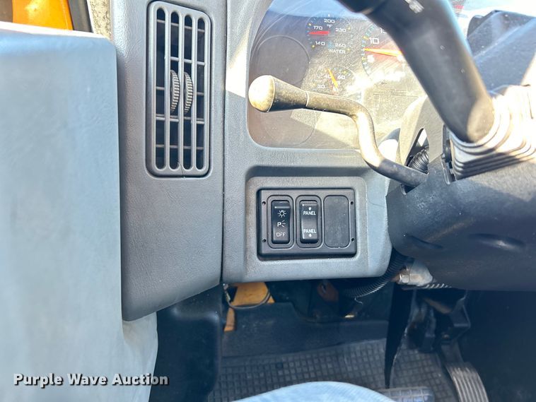 image for item EK4230 2004 International 4300 utility / service truck