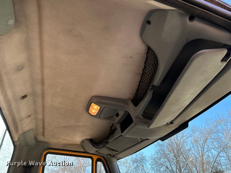 image for item EK4230 2004 International 4300 utility / service truck