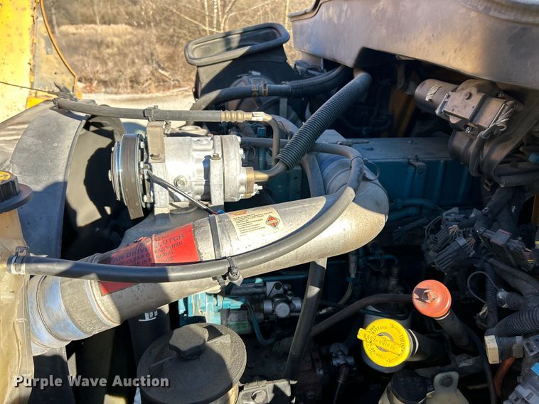 image for item EK4230 2004 International 4300 utility / service truck