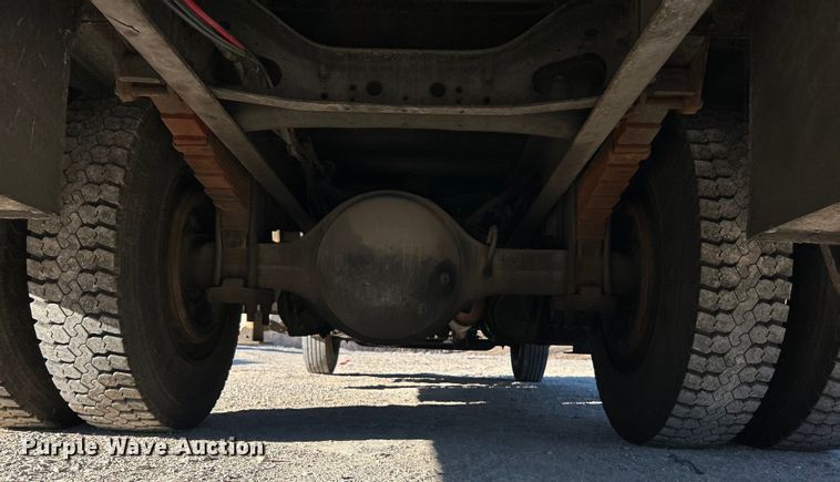 image for item EK4230 2004 International 4300 utility / service truck