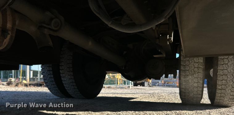 image for item EK4230 2004 International 4300 utility / service truck