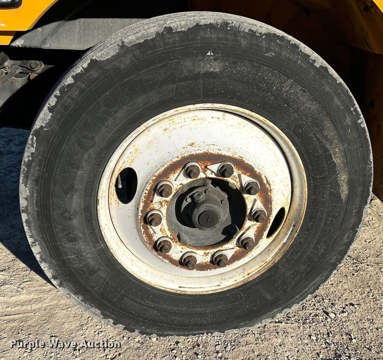 image for item EK4230 2004 International 4300 utility / service truck