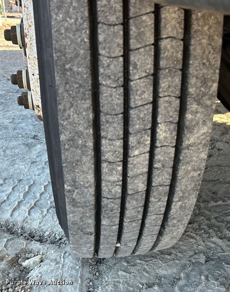 image for item EK4230 2004 International 4300 utility / service truck