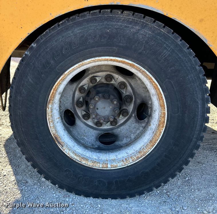 image for item EK4230 2004 International 4300 utility / service truck