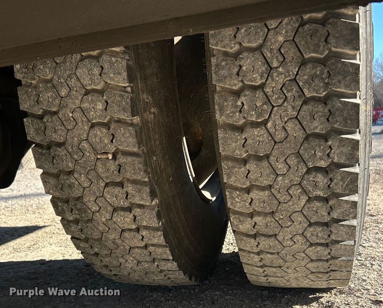 image for item EK4230 2004 International 4300 utility / service truck