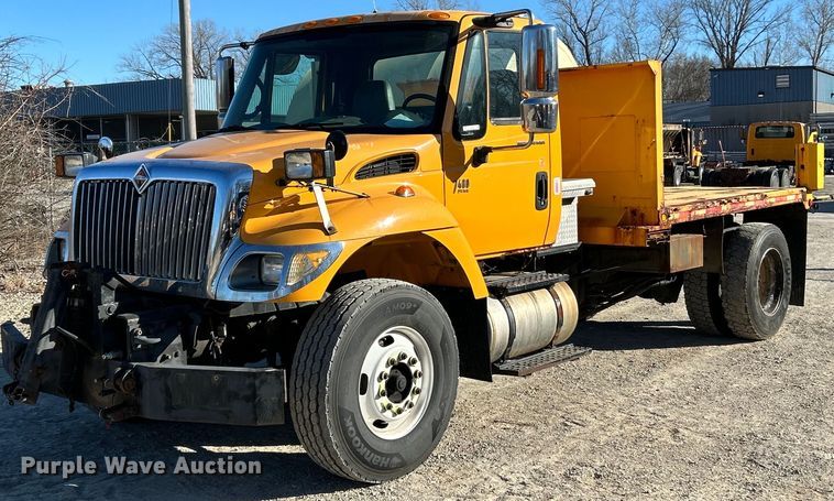 image for item EK4231 2005 International 7400 dump flatbed truck