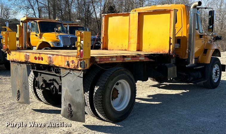 image for item EK4231 2005 International 7400 dump flatbed truck