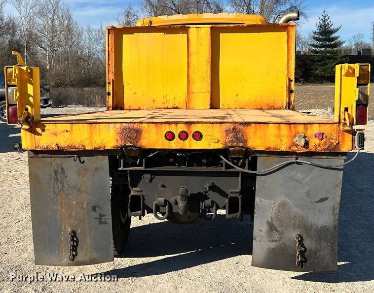 image for item EK4231 2005 International 7400 dump flatbed truck