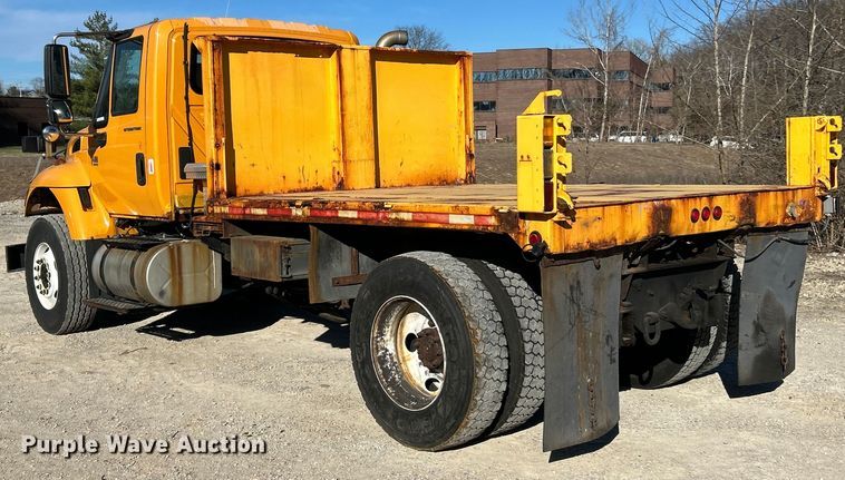 image for item EK4231 2005 International 7400 dump flatbed truck