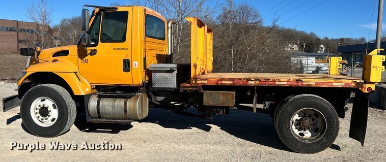 image for item EK4231 2005 International 7400 dump flatbed truck