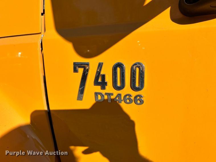 image for item EK4231 2005 International 7400 dump flatbed truck