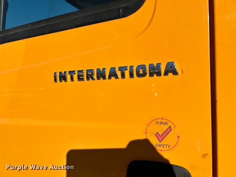 image for item EK4231 2005 International 7400 dump flatbed truck