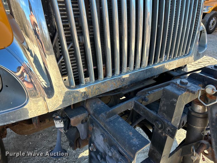 image for item EK4231 2005 International 7400 dump flatbed truck