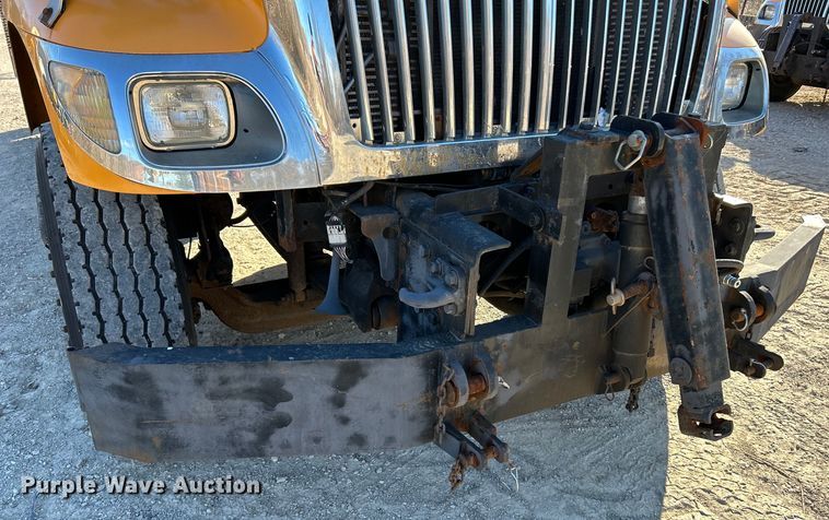 image for item EK4231 2005 International 7400 dump flatbed truck