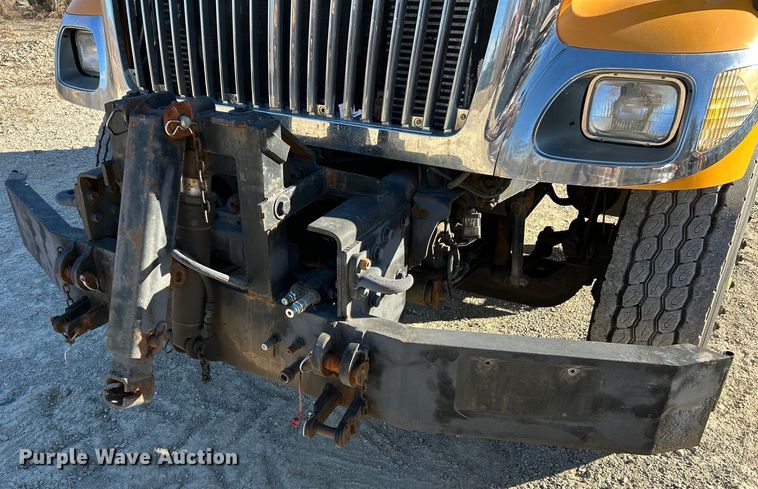 image for item EK4231 2005 International 7400 dump flatbed truck