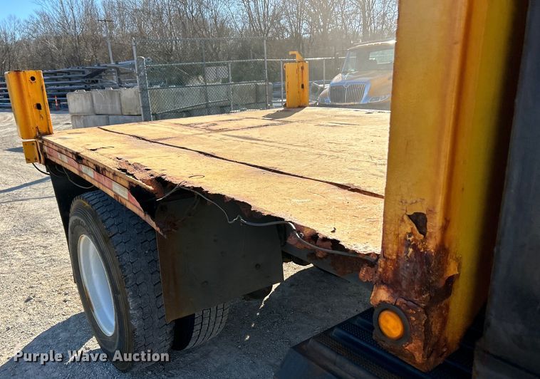 image for item EK4231 2005 International 7400 dump flatbed truck