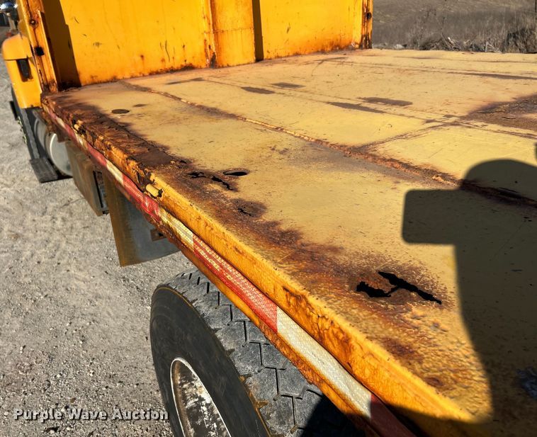 image for item EK4231 2005 International 7400 dump flatbed truck