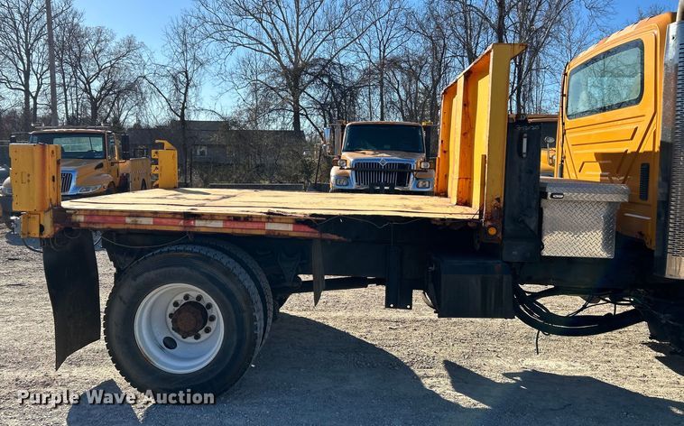 image for item EK4231 2005 International 7400 dump flatbed truck
