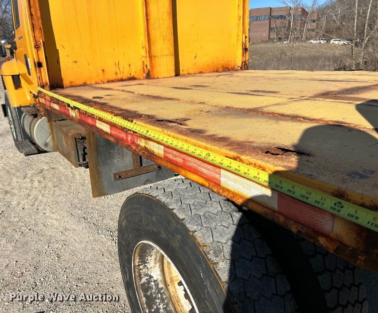 image for item EK4231 2005 International 7400 dump flatbed truck