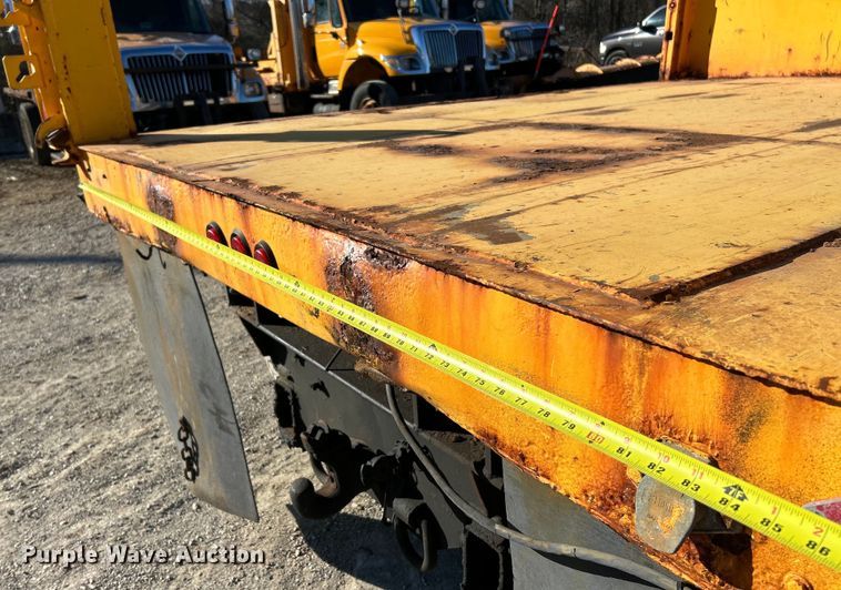 image for item EK4231 2005 International 7400 dump flatbed truck