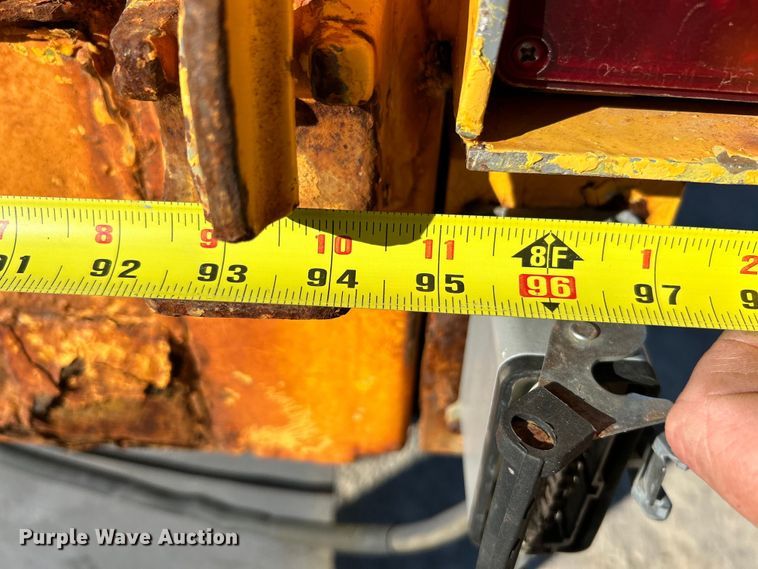 image for item EK4231 2005 International 7400 dump flatbed truck