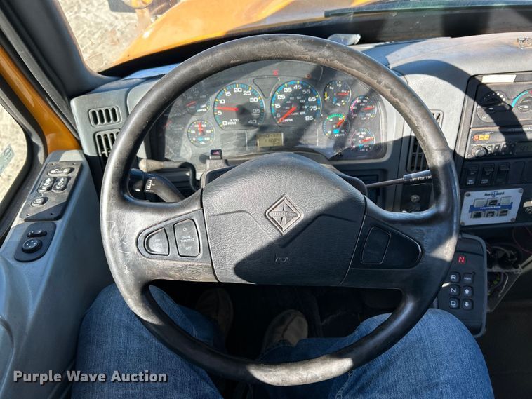 image for item EK4231 2005 International 7400 dump flatbed truck