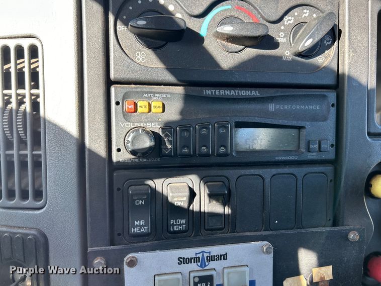 image for item EK4231 2005 International 7400 dump flatbed truck