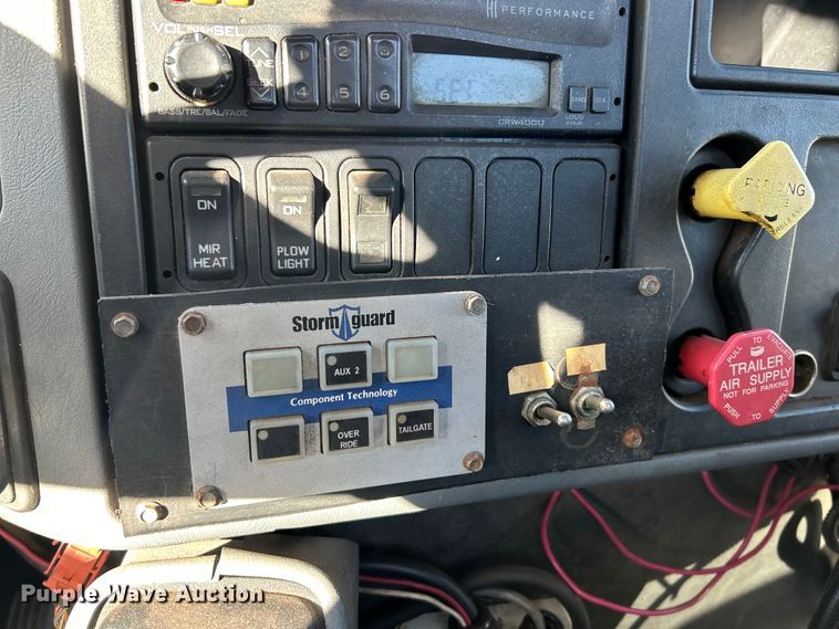 image for item EK4231 2005 International 7400 dump flatbed truck