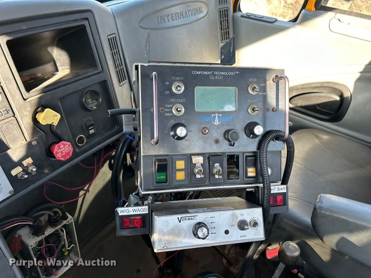 image for item EK4231 2005 International 7400 dump flatbed truck