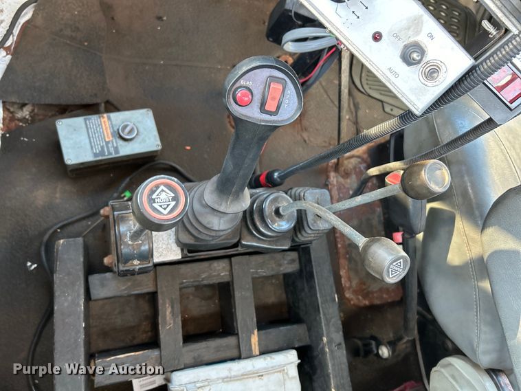 image for item EK4231 2005 International 7400 dump flatbed truck