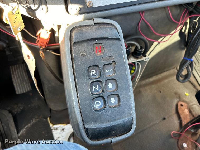 image for item EK4231 2005 International 7400 dump flatbed truck