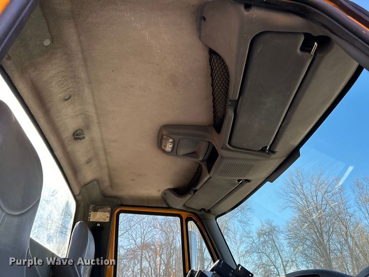 image for item EK4231 2005 International 7400 dump flatbed truck