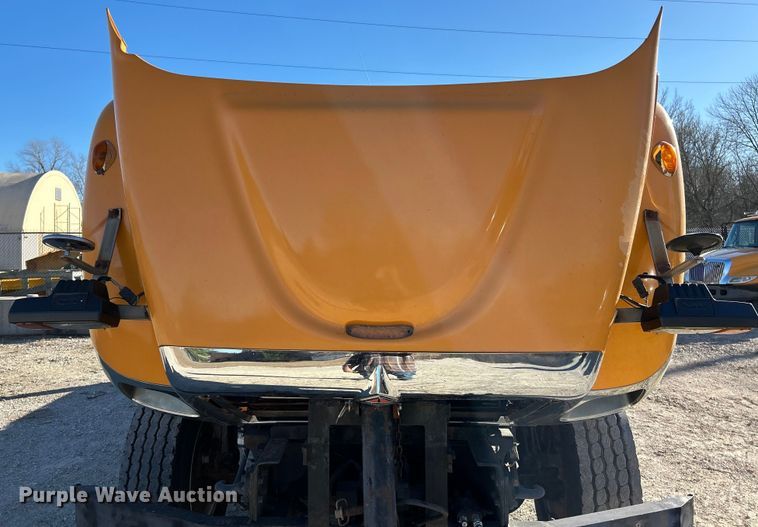 image for item EK4231 2005 International 7400 dump flatbed truck