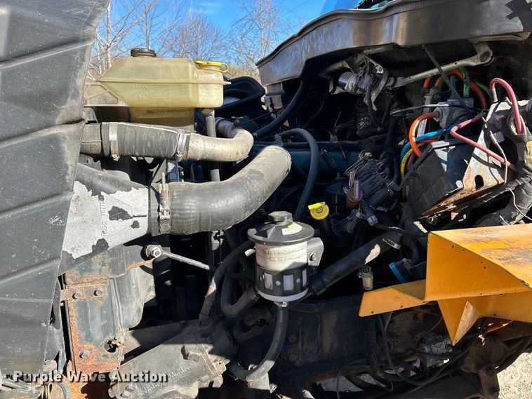 image for item EK4231 2005 International 7400 dump flatbed truck