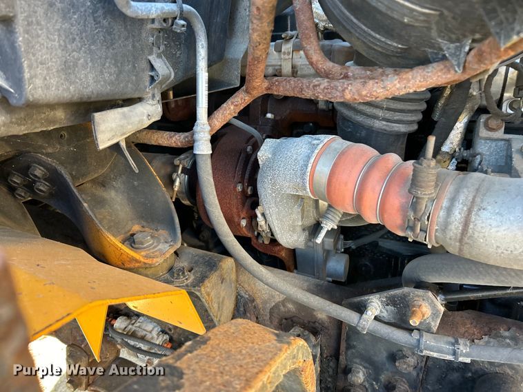 image for item EK4231 2005 International 7400 dump flatbed truck