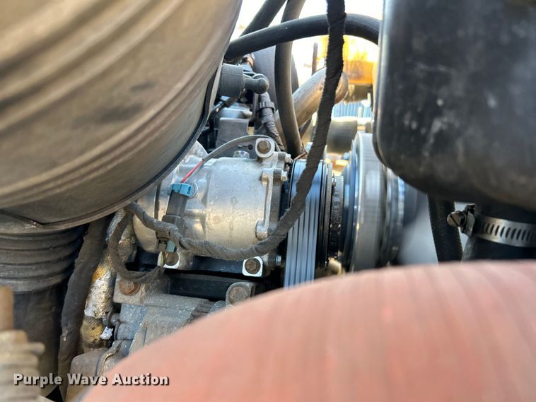 image for item EK4231 2005 International 7400 dump flatbed truck