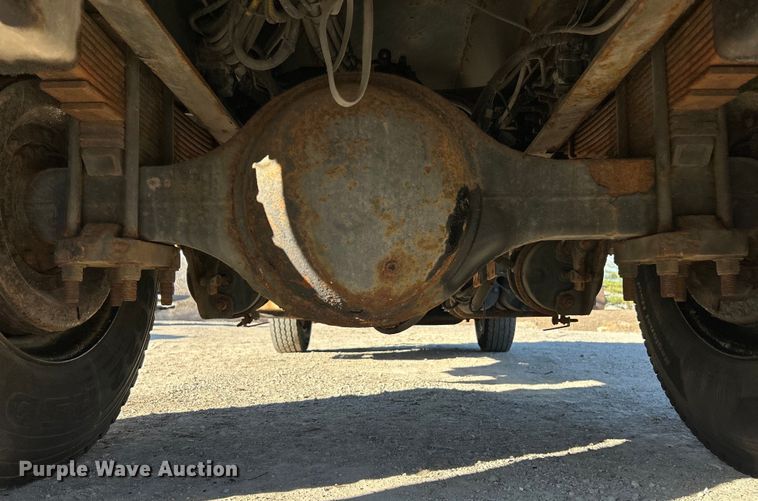 image for item EK4231 2005 International 7400 dump flatbed truck