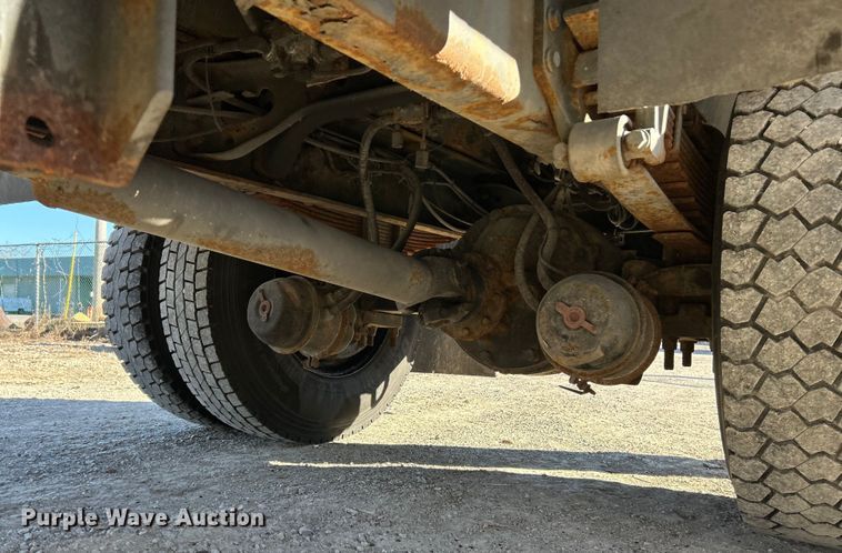 image for item EK4231 2005 International 7400 dump flatbed truck