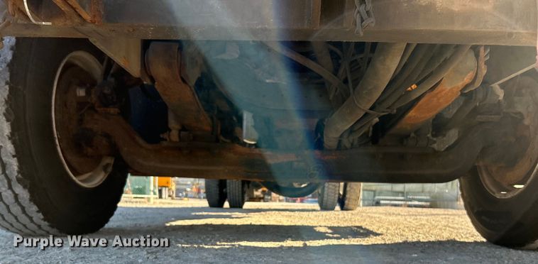 image for item EK4231 2005 International 7400 dump flatbed truck