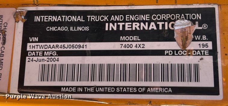 image for item EK4231 2005 International 7400 dump flatbed truck