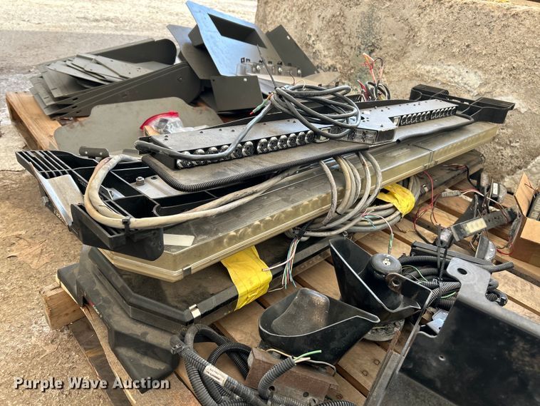 image for item EK4280 Police equipment 