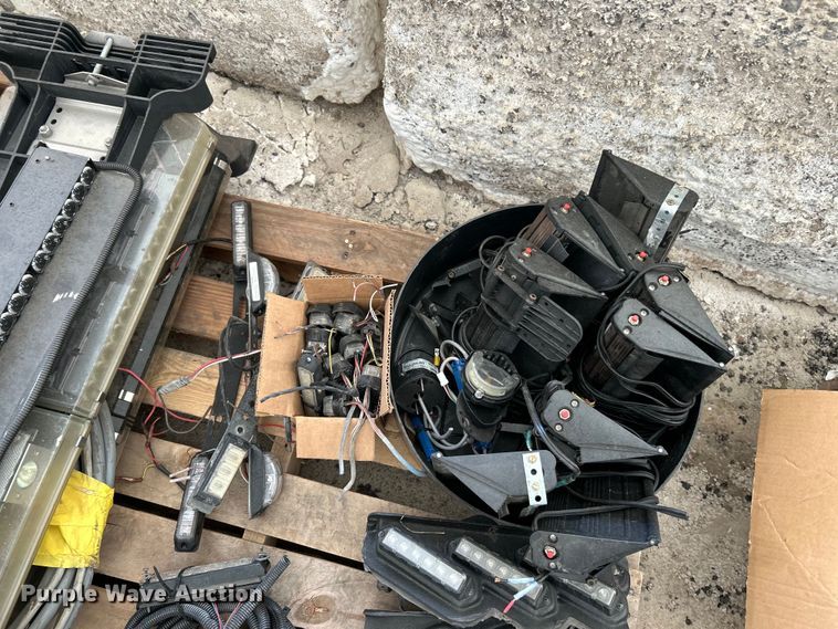 image for item EK4280 Police equipment 