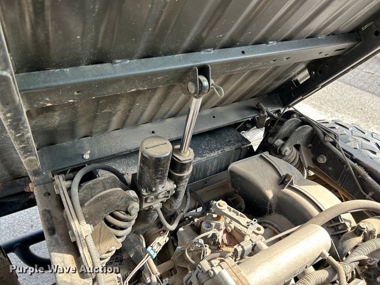 image for item EK4309 2015 John Deere Gator XUV 825i utility vehicle